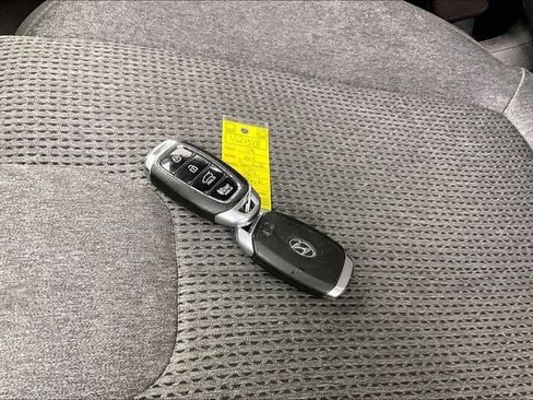 Used 2019 Hyundai Santa Fe SEL AWD/4WD image 13