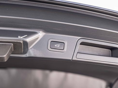 Used 2020 Land Rover Range Rover Velar SV Autobiography Dynamic image 18