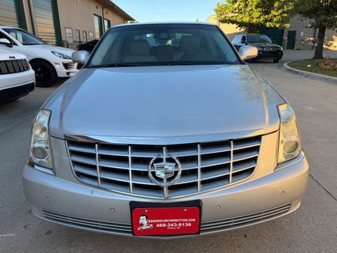 Used 2009 Cadillac DTS image 3