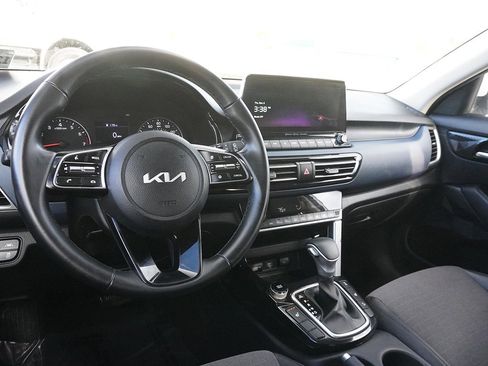 Used 2023 Kia Seltos S w/ Navigation Package image 31