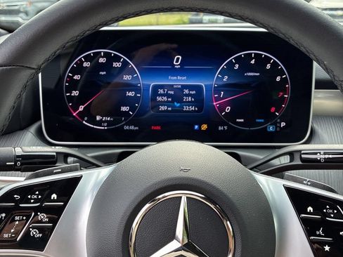 Used 2025 Mercedes-Benz C 300 4MATIC Sedan image 21