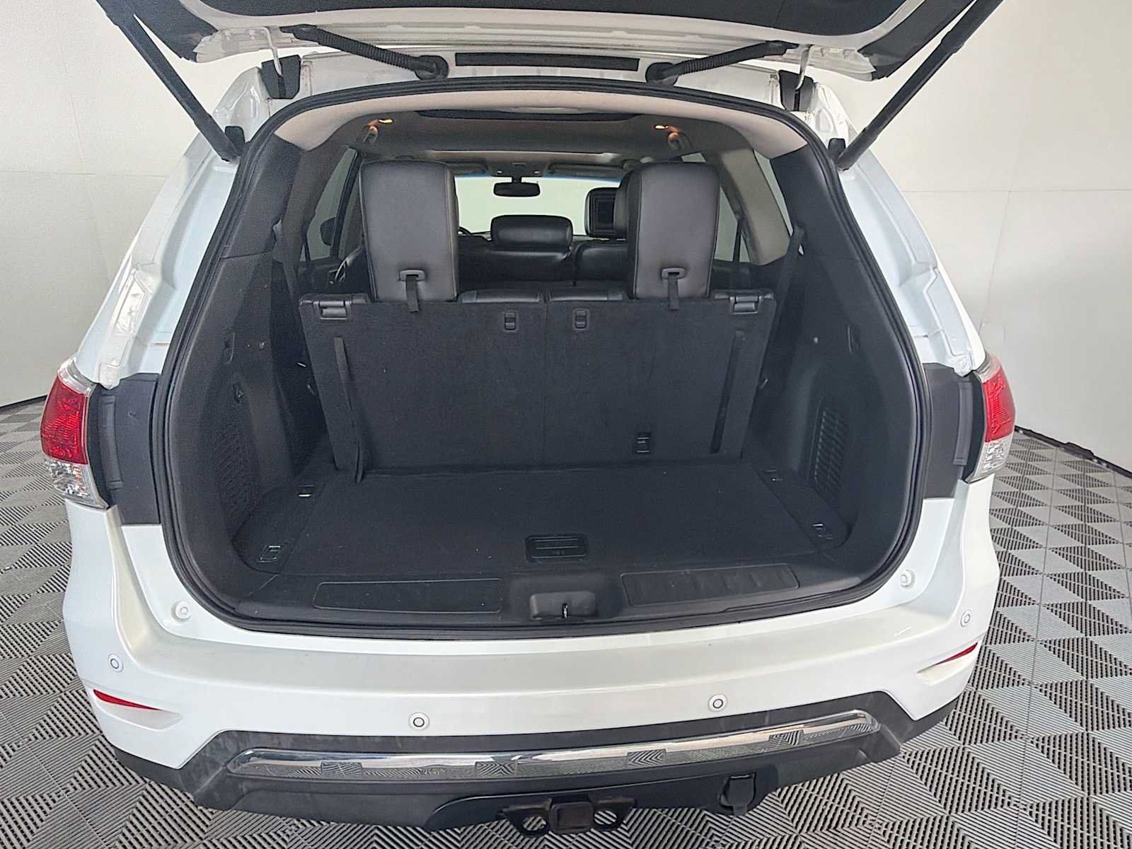 Used 2013 Nissan Pathfinder Platinum w/ Platinum Premium Pkg AWD/4WD image 27