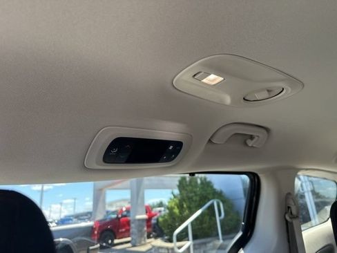 Used 2020 Chrysler Pacifica Touring FWD image 23
