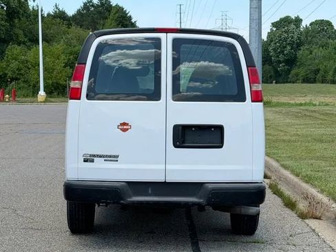 Used 2012 Chevrolet Express 2500 Extended RWD image 8