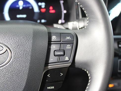 Used 2025 Toyota Camry SE FWD image 13