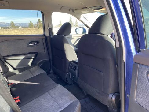 Used 2022 Nissan Rogue SV image 16