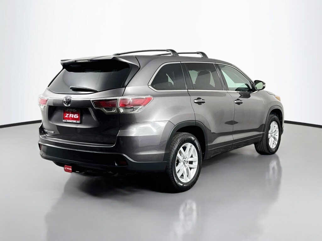 Used 2016 Toyota Highlander LE FWD image 5