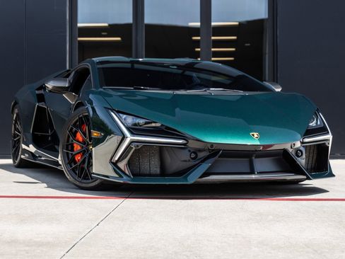 Used 2024 Lamborghini Revuelto image 3