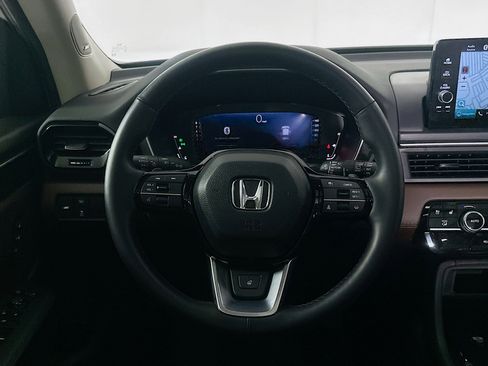 Used 2025 Honda Pilot Elite image 17