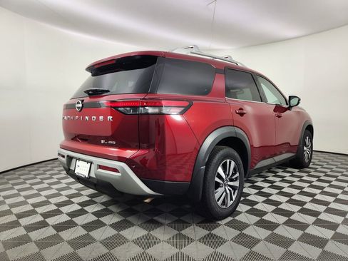 Used 2023 Nissan Pathfinder SL AWD/4WD image 5