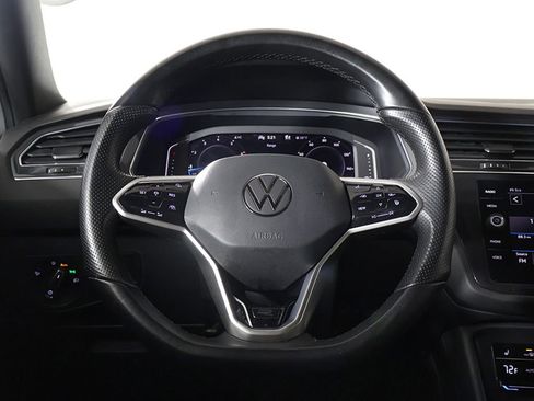 Used 2022 Volkswagen Tiguan SEL R-Line image 40