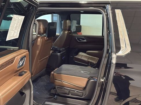 Used 2022 Chevrolet Suburban High Country image 20