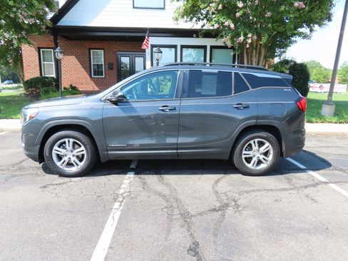 Used 2018 GMC Terrain SLE w/ Infotainment Package I FWD image 3