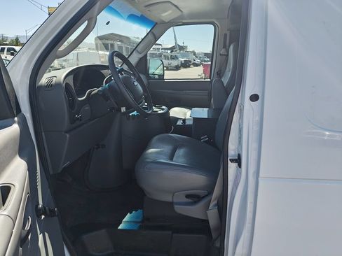 Used 2004 Ford E-250 and Econoline 250 RWD image 9