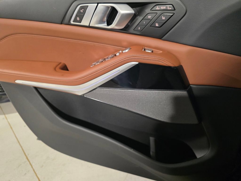 New 2026 BMW ALPINA XB7 AWD/4WD image 19