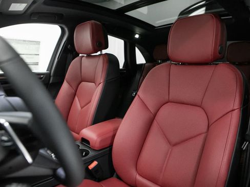 New 2026 Porsche Macan AWD/4WD image 5