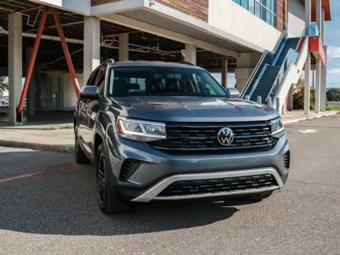 Used 2023 Volkswagen Atlas SE w/ Black Wheel Package image 3