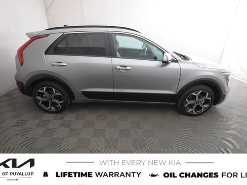New 2025 Kia Niro EX Touring image 4