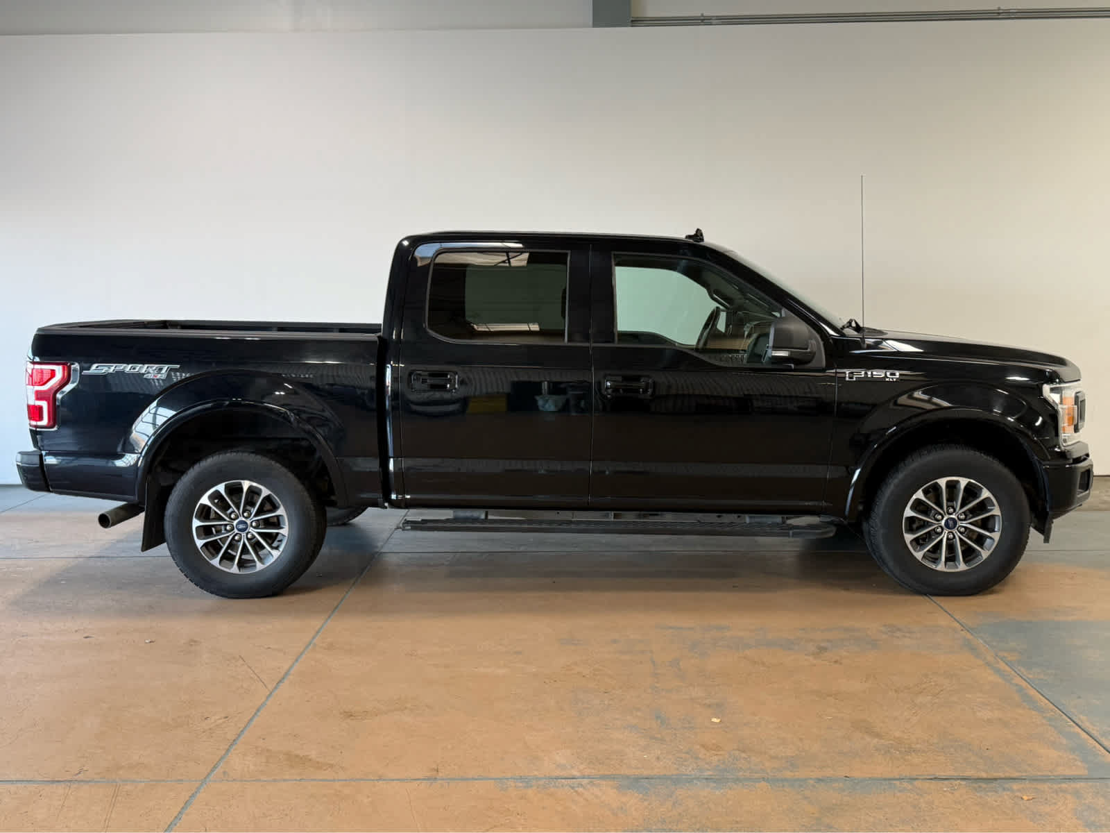 Used 2018 Ford F150 XLT w/ Equipment Group 302A Luxury AWD/4WD image 5