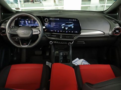 Used 2025 Chevrolet Equinox EV RS image 24