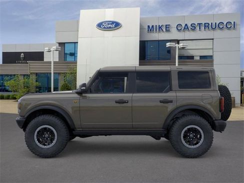 New 2025 Ford Bronco Badlands image 3