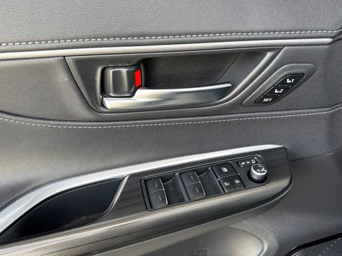 Certified 2023 Toyota Venza Limited image 10