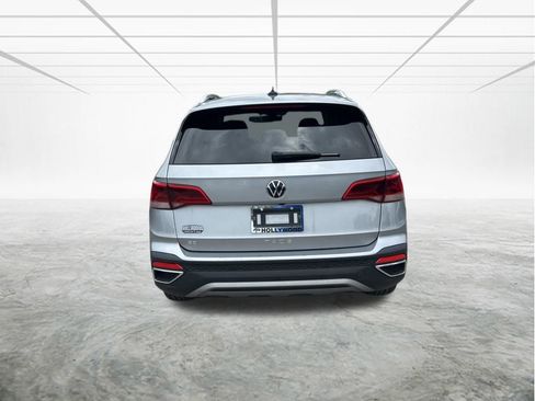 Used 2024 Volkswagen Taos SE image 5