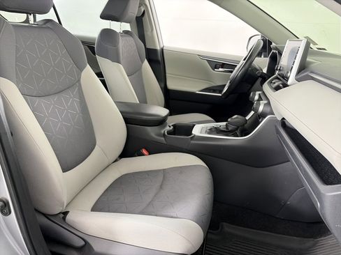 Used 2022 Toyota RAV4 XLE image 31