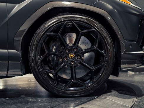 Used 2023 Lamborghini Urus Performante AWD/4WD image 11
