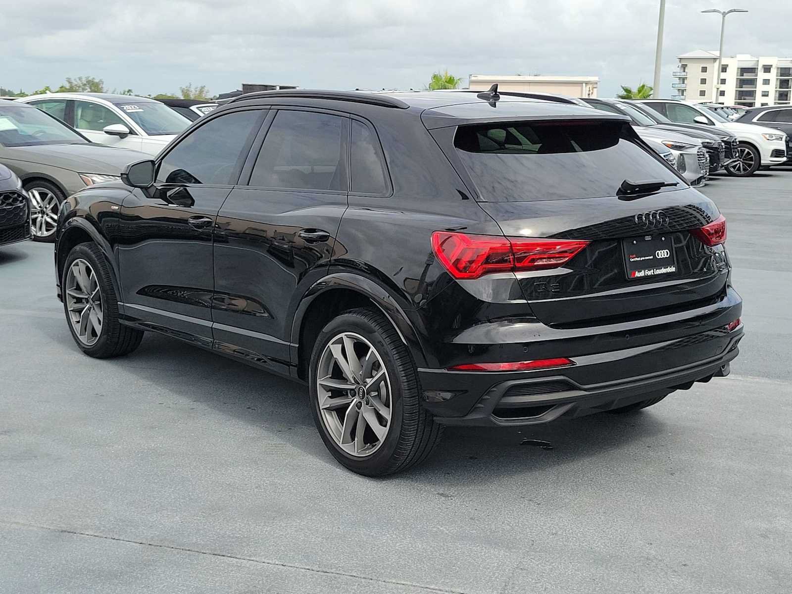 Certified 2025 Audi Q3 2.0T Premium w/ Convenience Package AWD/4WD image 4