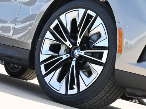 Used 2026 BMW 530i w/ Premium Package RWD image 8