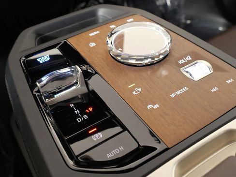 Used 2025 BMW iX xDrive50 w/ Premium Package image 59