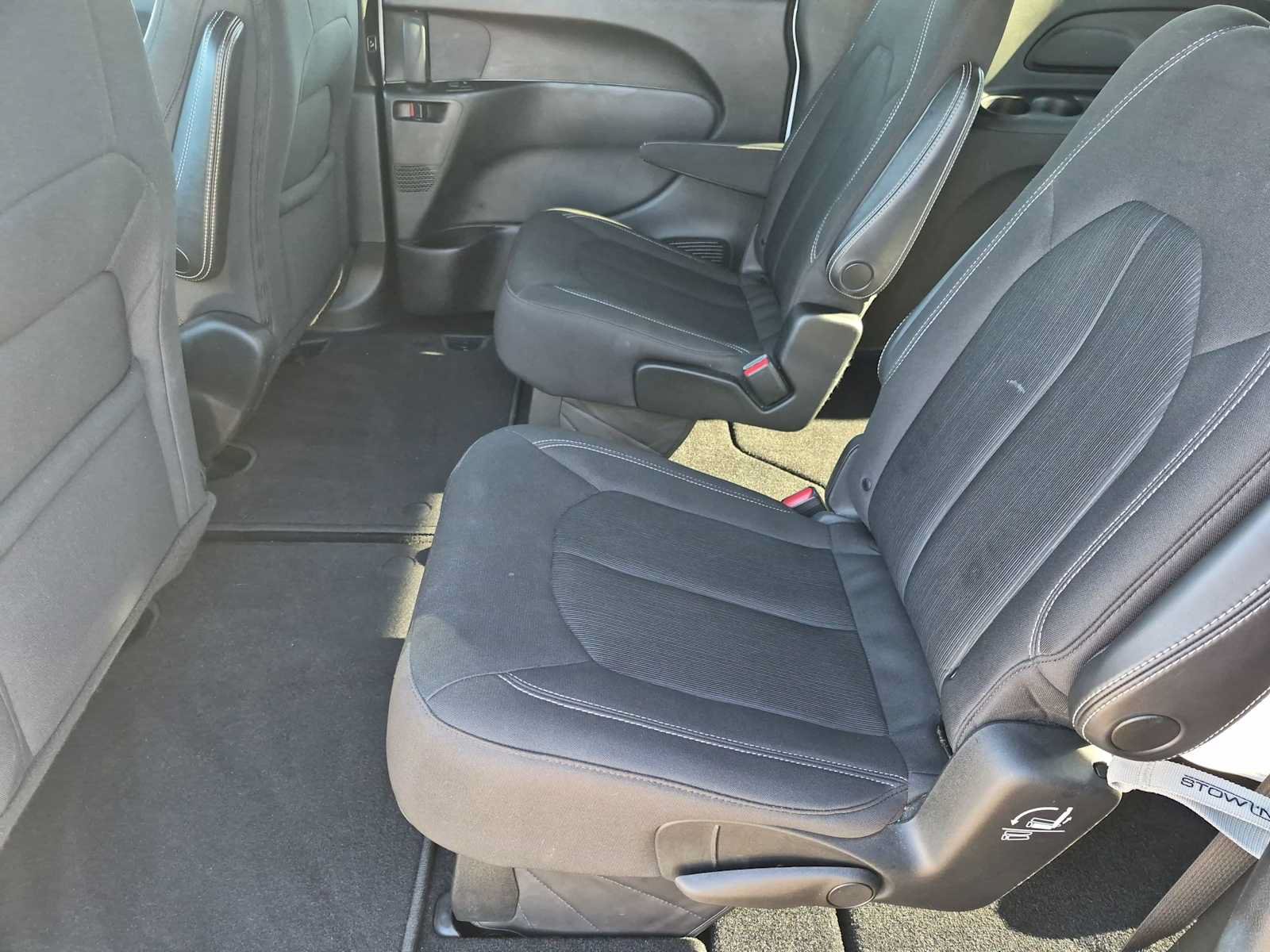 Used 2019 Chrysler Pacifica Touring Plus w/ S Appearance Package FWD image 19