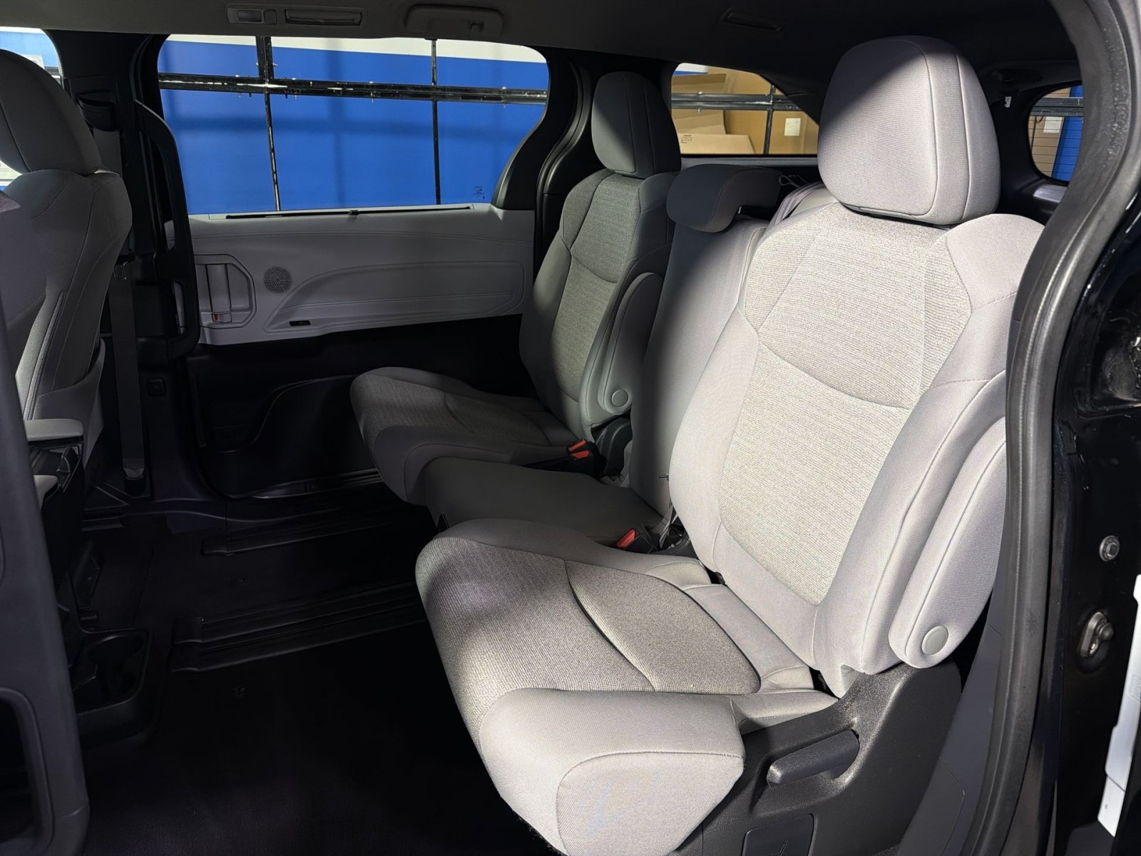 Used 2025 Toyota Sienna LE FWD image 24