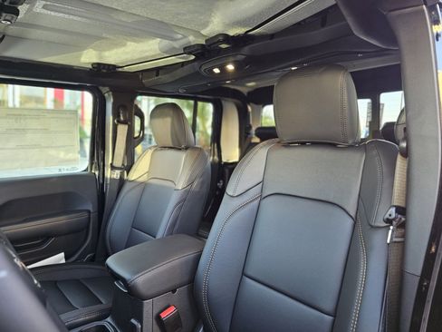 New 2026 Jeep Gladiator Sahara image 21