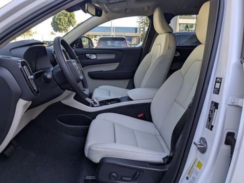 Used 2026 Volvo XC40 B5 Plus w/ Protection Package Premier image 4