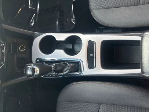 Used 2017 Chevrolet Cruze LS FWD image 13