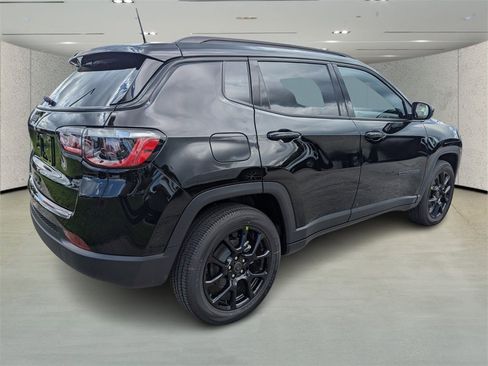 New 2026 Jeep Compass Latitude image 4