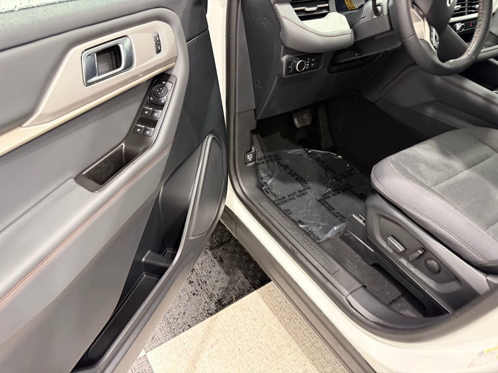 New 2026 Ford Explorer Active AWD/4WD image 32