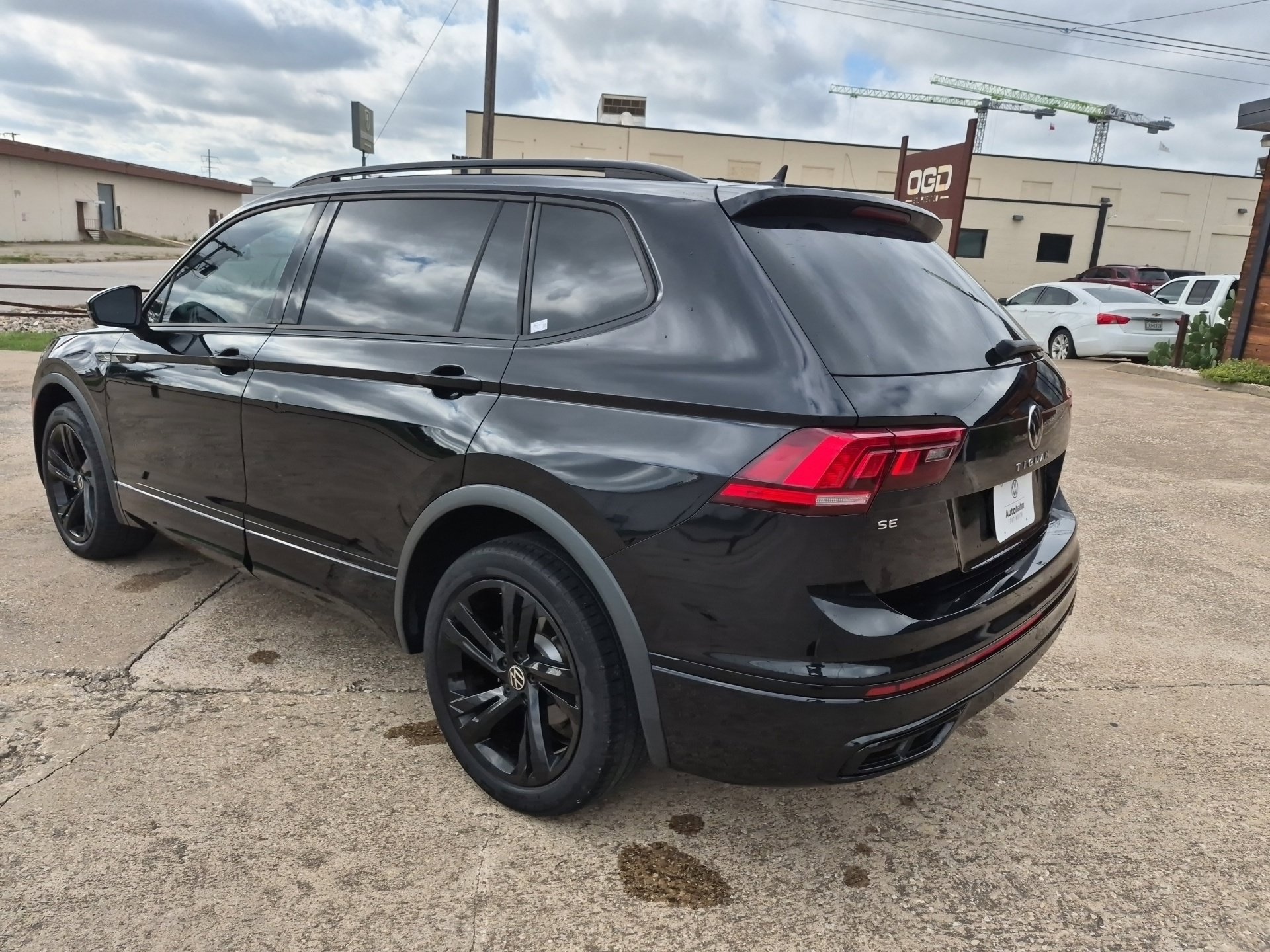 Used 2024 Volkswagen Tiguan SE R-Line FWD image 7
