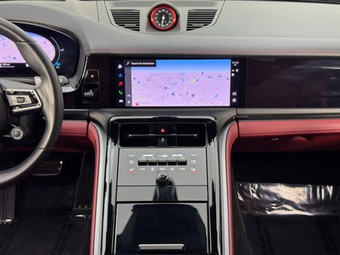 Used 2024 Porsche Panamera image 25