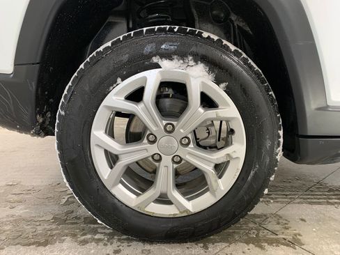 Used 2024 Jeep Compass Latitude image 25