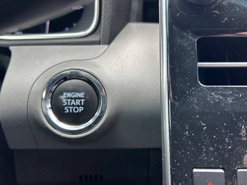 Used 2022 Toyota Avalon XLE FWD image 16