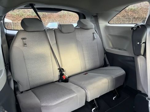 Used 2023 Toyota Sienna LE image 13