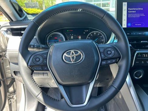 Certified 2024 Toyota Venza XLE AWD/4WD image 22