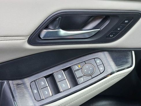 Used 2023 Nissan Rogue SL w/ SL Premium Package image 21