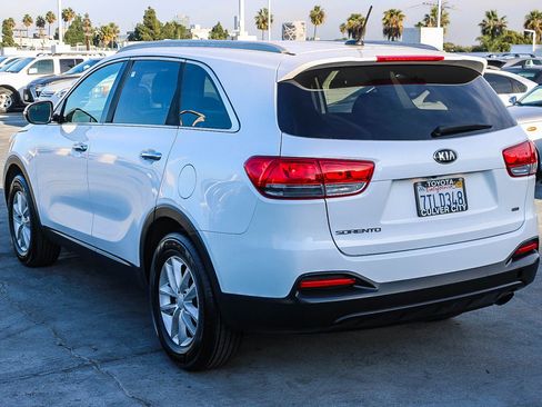Used 2017 Kia Sorento LX image 7