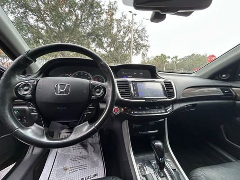 Used 2016 Honda Accord Touring image 9