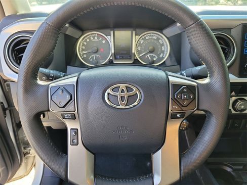 Used 2017 Toyota Tacoma SR5 w/ Tow Package image 18