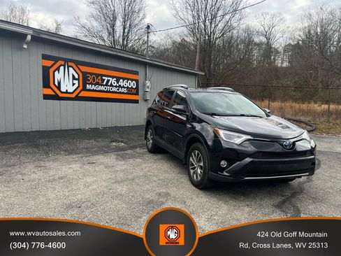 Used 2017 Toyota RAV4 XLE image 1
